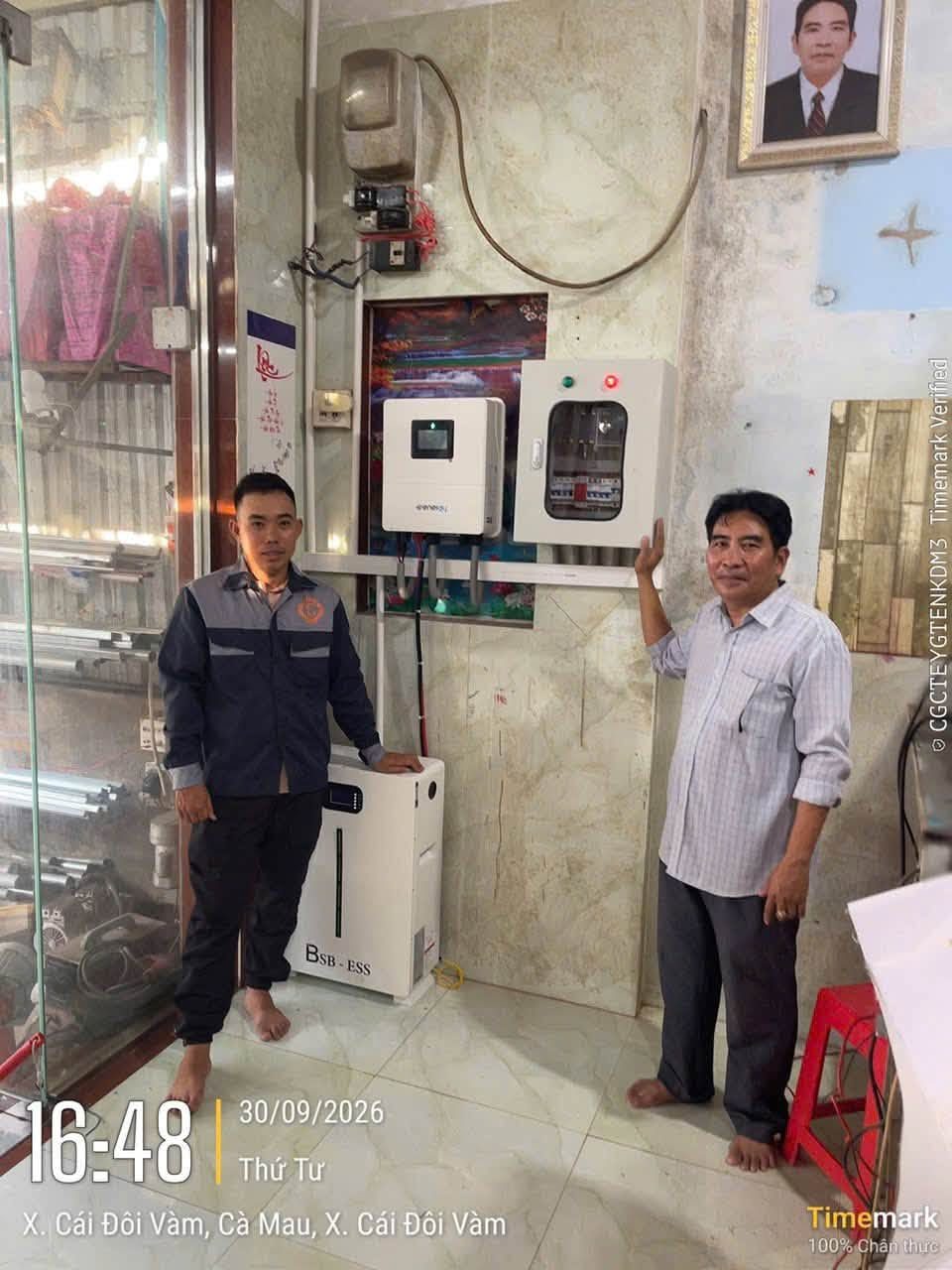 Bàn giao hệ thống cho gia đình chú Thảo – Điện mặt trời lưu trữ 5,04kWp – X. Cái Đôi Vàm, Cà Mau