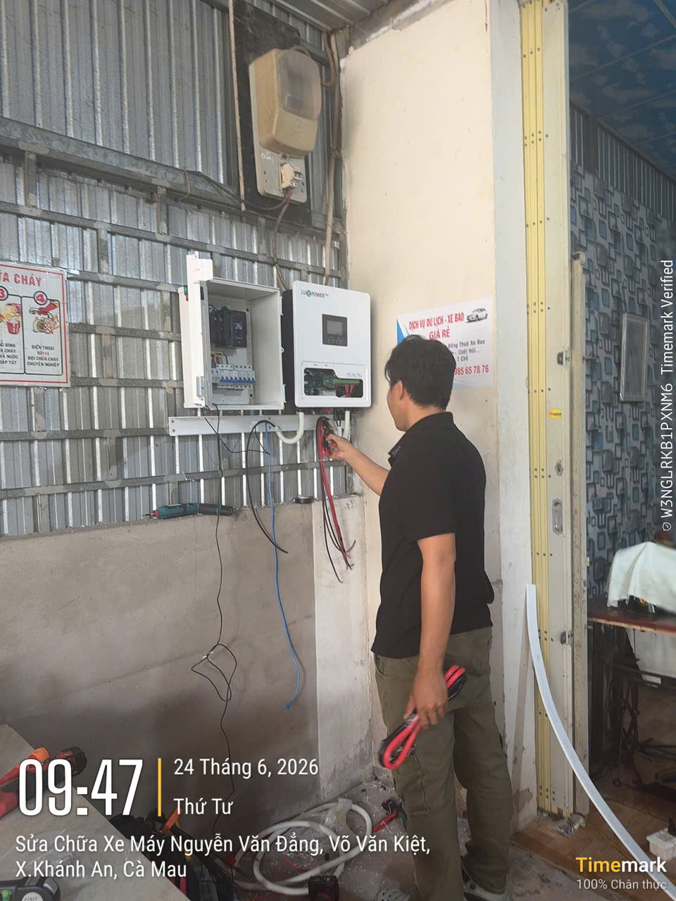 Đấu nối biến tần LuxPower & tủ điện – Điện mặt trời tiệm sửa xe – X. Khánh An, Cà Mau