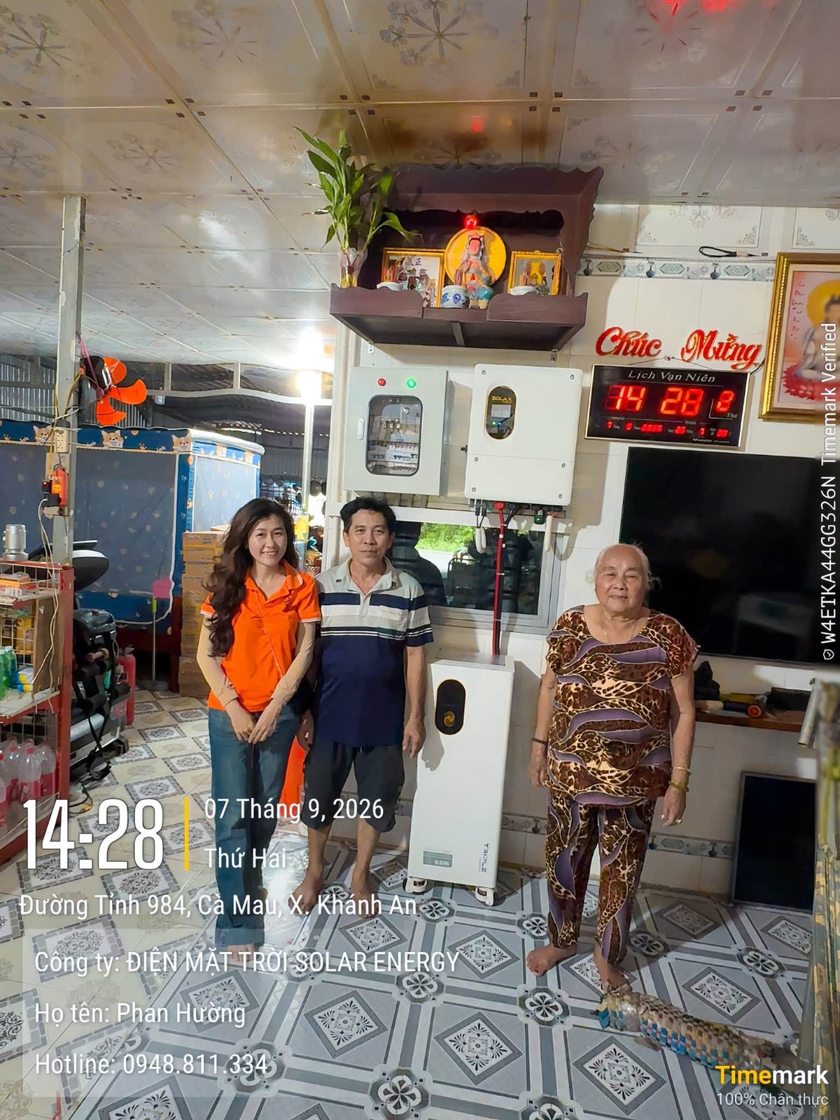 Chủ nhà bên hệ thống hoàn thiện – Điện mặt trời lưu trữ 7,56kWp – X. Khánh An, Cà Mau