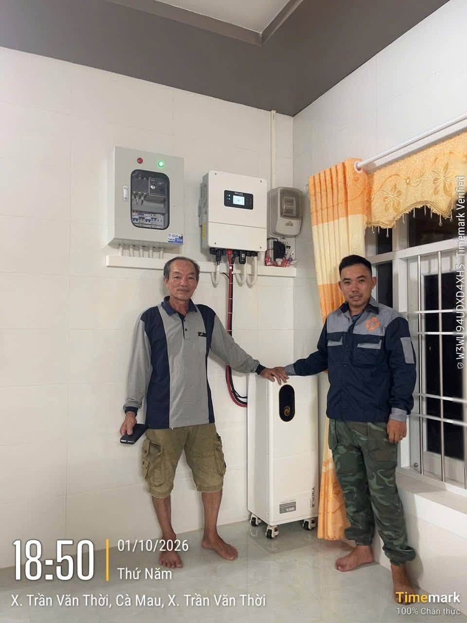 Bàn giao hệ thống cho gia đình chú Kiệt – Điện mặt trời lưu trữ bộ SolaX 6,3kWp – X. Trần Văn Thời, Cà Mau