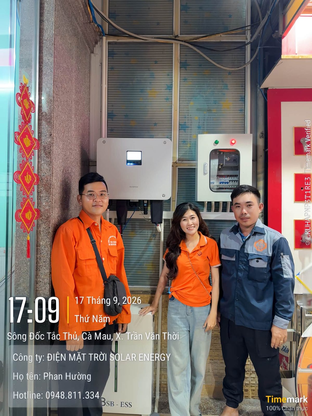 Bàn giao hệ thống cho chủ nhà – Điện mặt trời lưu trữ 7,56kWp – Nhà VLXD, X. Trần Văn Thời